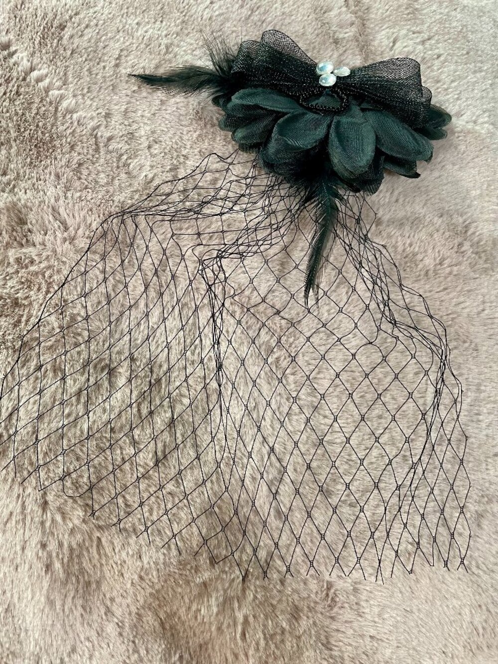 Black Fascinator Hair Clip – Feathers, Veil & Gem Detail